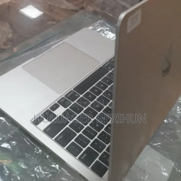 New Laptop Apple MacBook Air 2022 M2 16GB Apple M2 SSD 1T