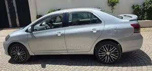 Toyota Yaris Base Sedan 4dr 2010 Silver