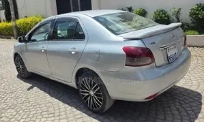 Toyota Yaris Base Sedan 4dr 2010 Silver