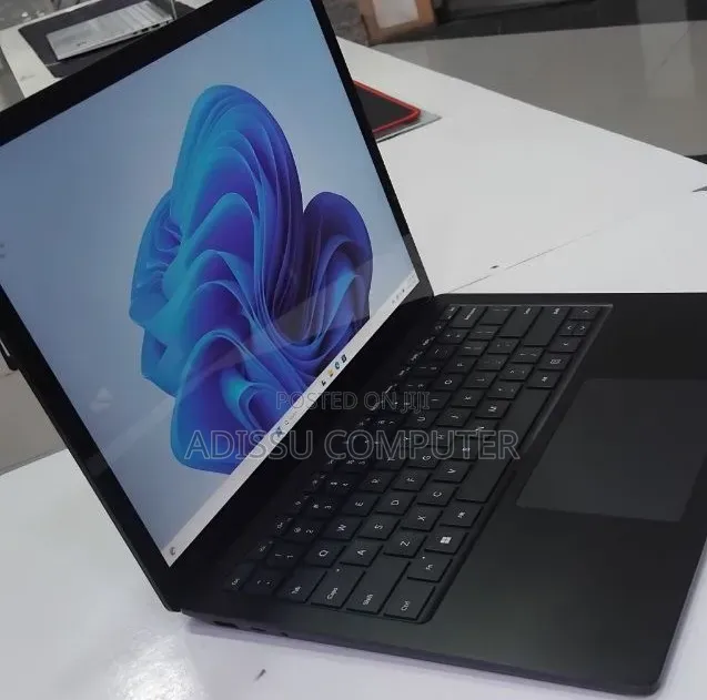 New Laptop Microsoft Surface 16GB Intel Core i7 SSD 512GB
