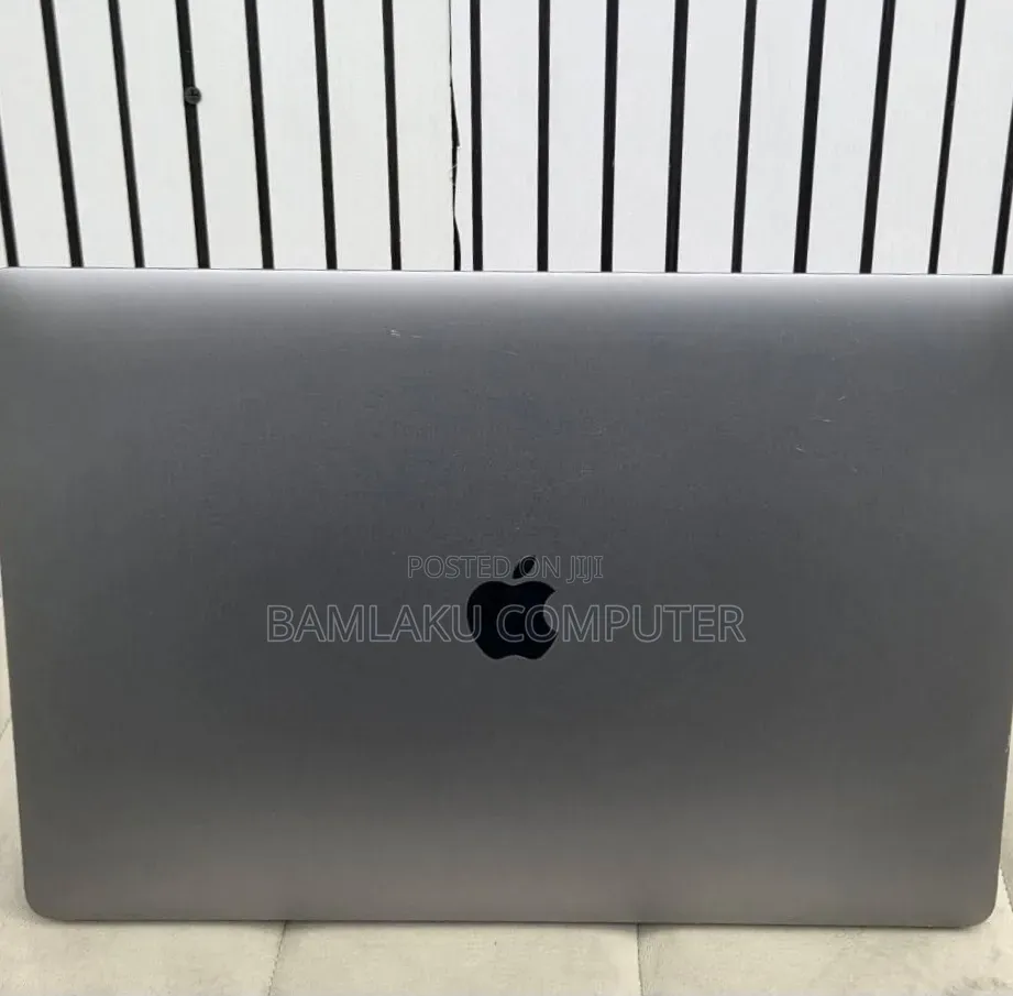 New Laptop Apple MacBook Pro 2019 16GB Intel Core i9 SSD 512GB