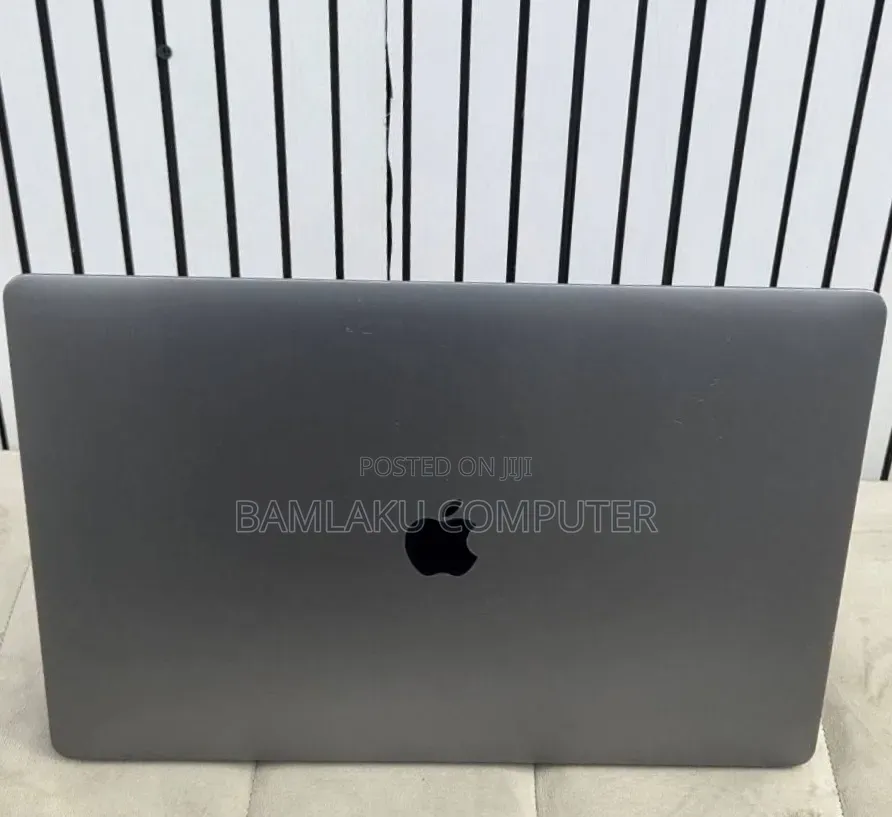 New Laptop Apple MacBook Pro 2019 16GB Intel Core i9 SSD 512GB