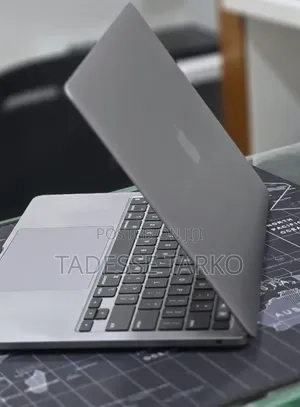 New Laptop Apple MacBook Pro 2020 M1 16GB Apple M1 Pro SSD 256GB