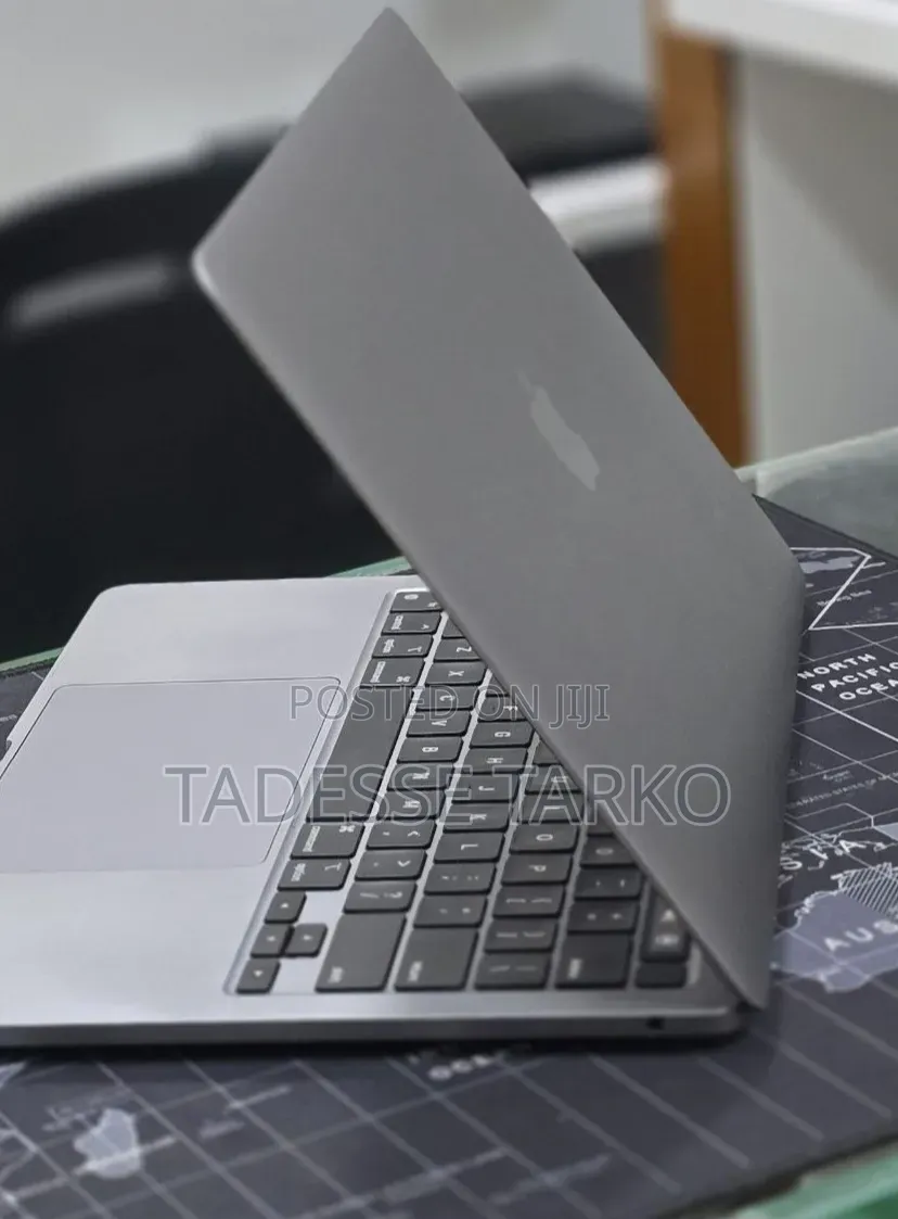 New Laptop Apple MacBook Pro 2020 M1 16GB Apple M1 Pro SSD 256GB