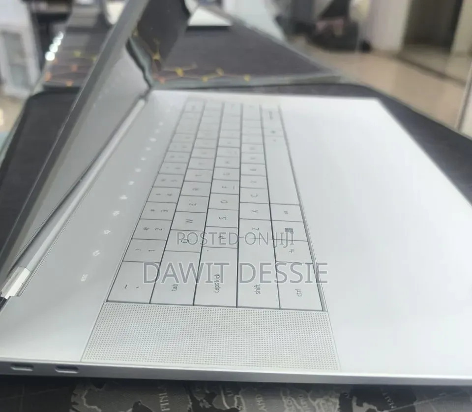 New Laptop Dell XPS 15 32GB Intel Core Ultra 9 SSD 1T