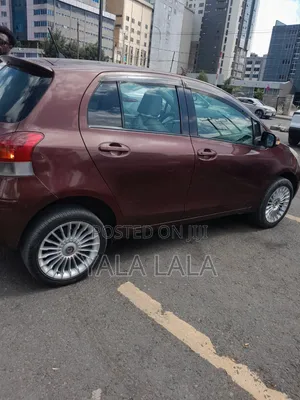 Toyota Yaris Base Hatchback 3dr 2010 Burgundy