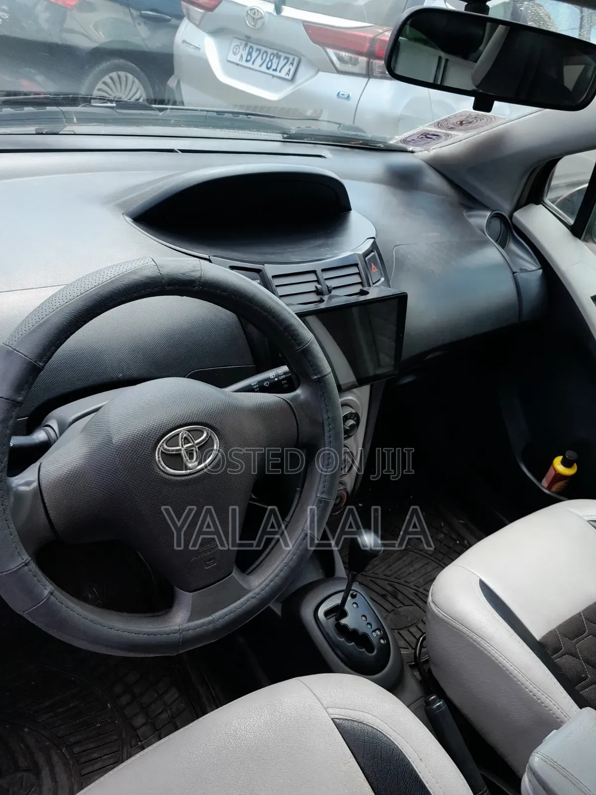 Toyota Yaris Base Hatchback 3dr 2010 Burgundy