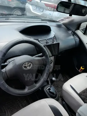 Toyota Yaris Base Hatchback 3dr 2010 Burgundy