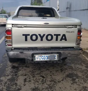 Toyota Hilux 2010 Gold