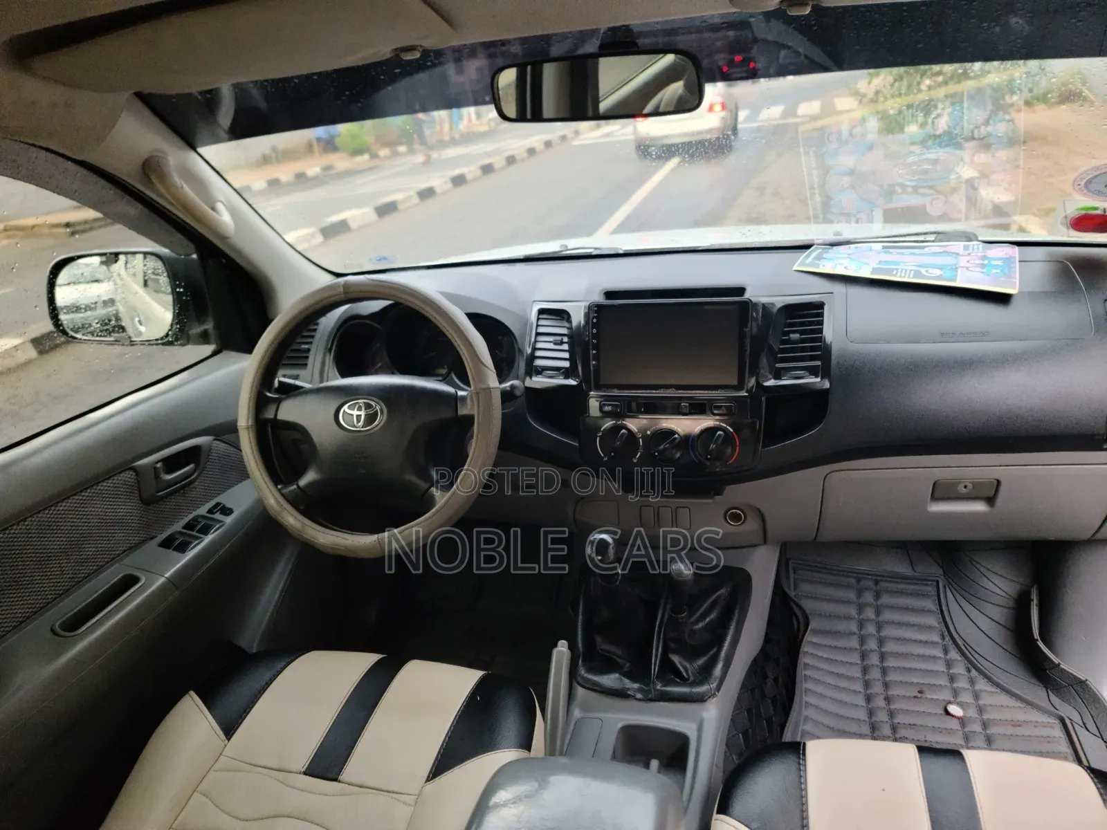 Toyota Hilux 2010 Gold