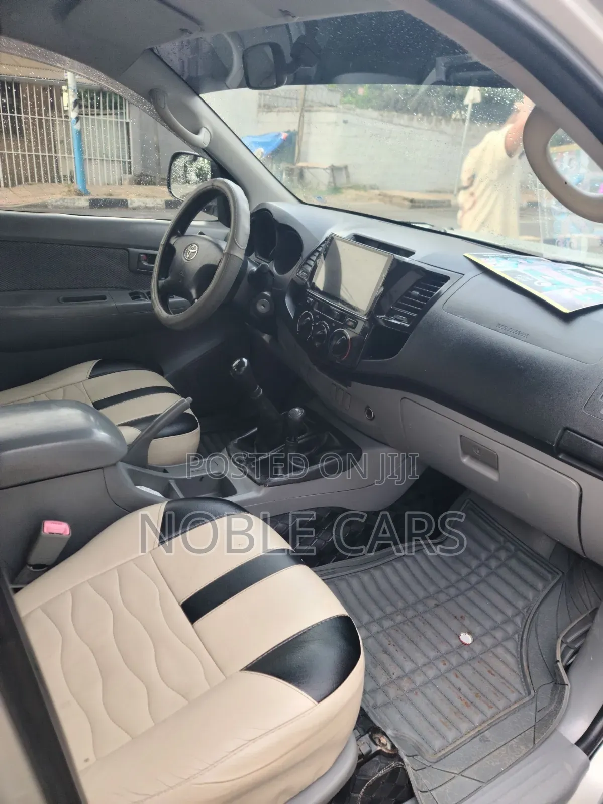 Toyota Hilux 2010 Gold