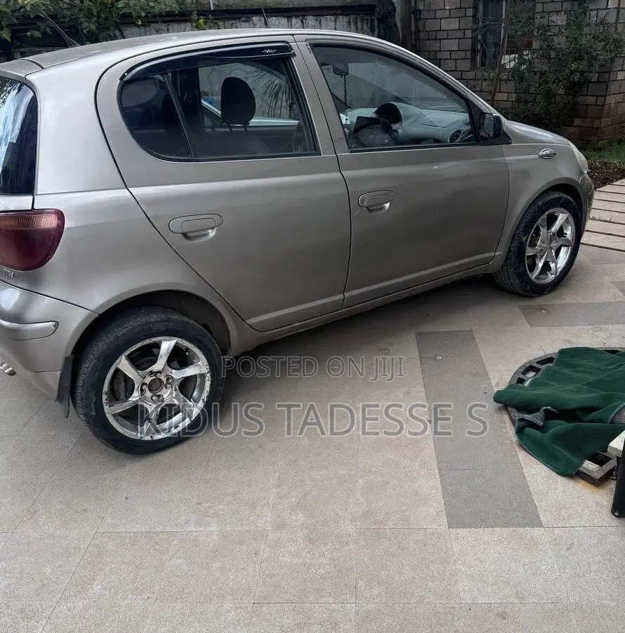 Toyota Yaris 2004 Gray