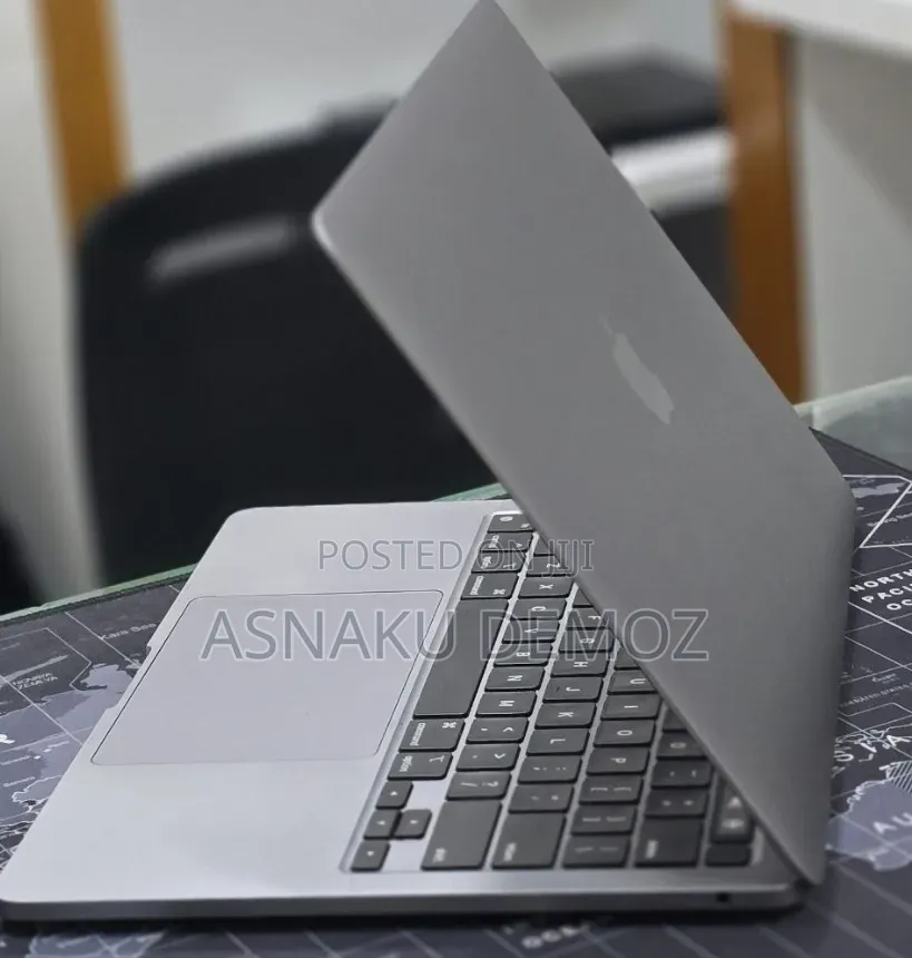 New Laptop Apple MacBook Pro 2020 M1 16GB Apple M1 Pro SSD 256GB