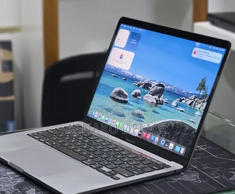 New Laptop Apple MacBook Pro 2020 M1 16GB Apple M1 Pro SSD 256GB