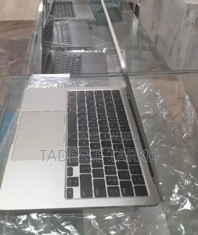 New Laptop Apple MacBook Air 2022 M2 16GB Apple M2 SSD 1T