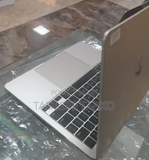 New Laptop Apple MacBook Air 2022 M2 16GB Apple M2 SSD 1T