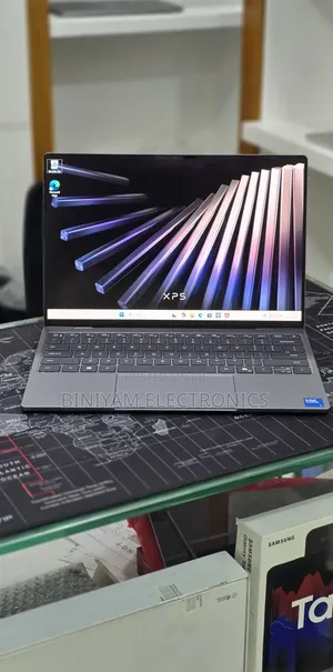 New Laptop Dell XPS 13 8GB Intel Core 5 SSD 512GB