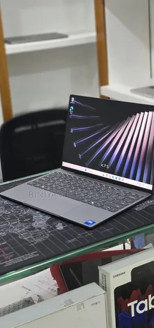 New Laptop Dell XPS 13 8GB Intel Core 5 SSD 512GB