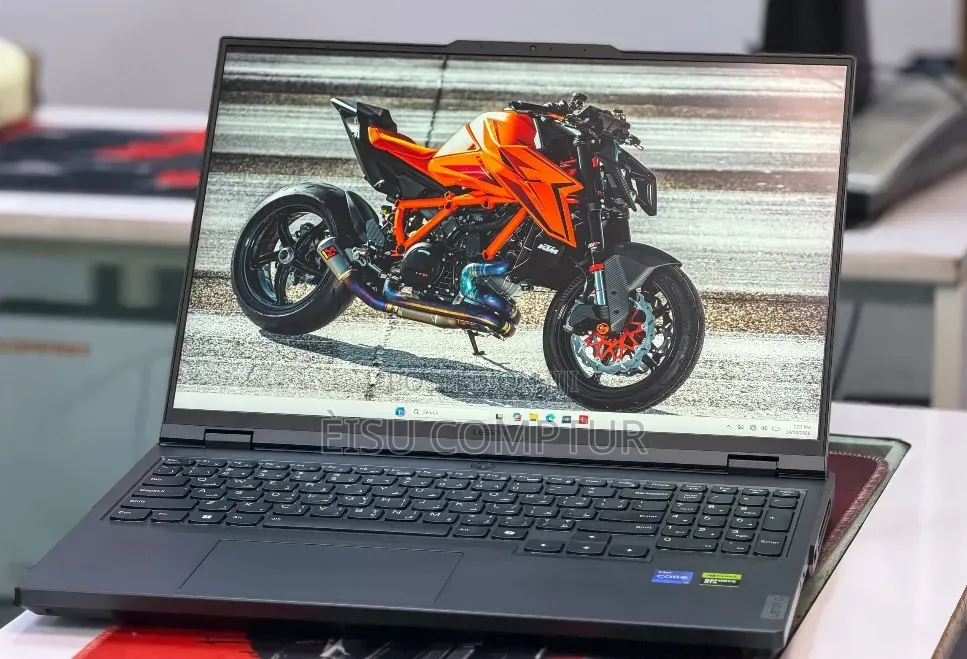 New Laptop Lenovo Legion Pro 7 16GB Intel Core i7 SSD 1T