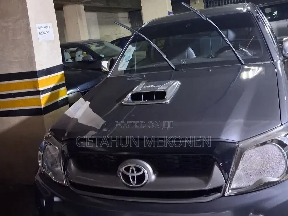 Toyota Hilux 2011 Gray