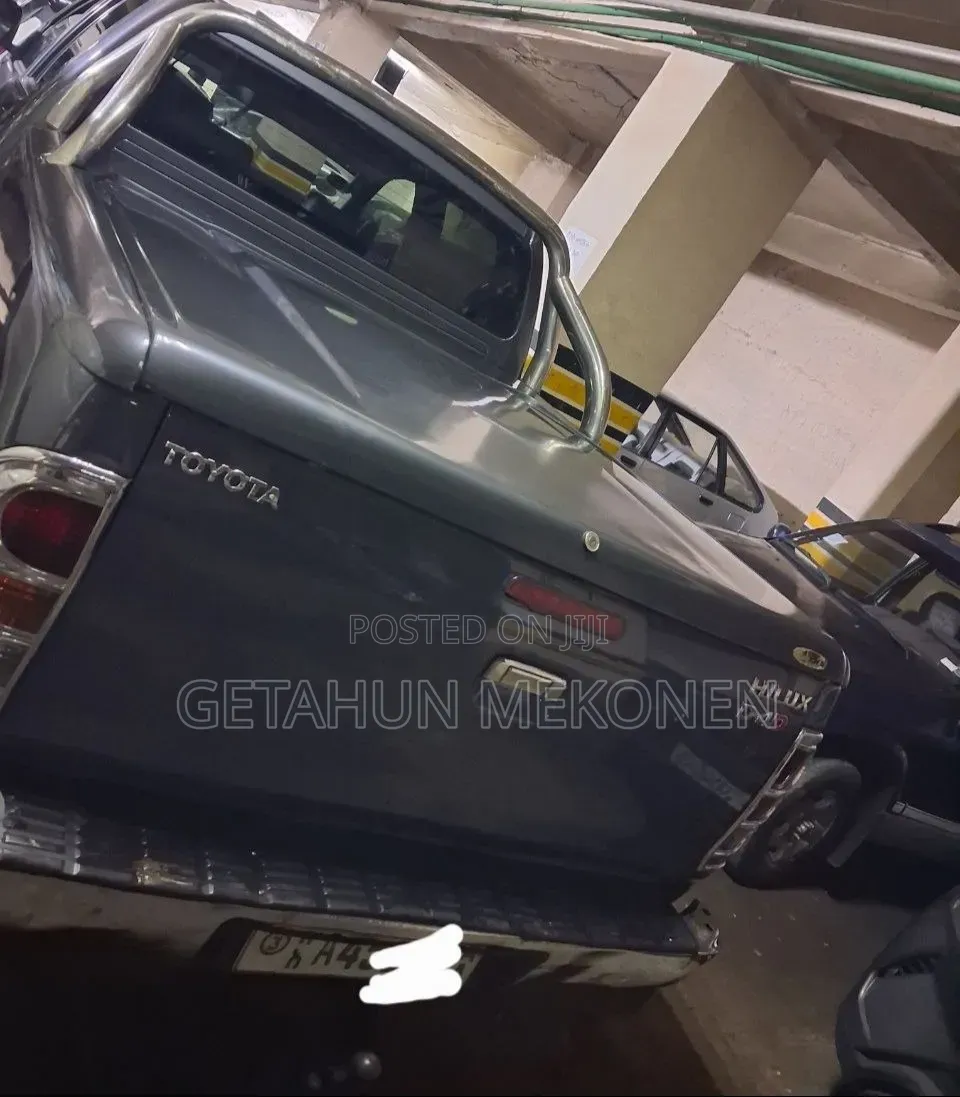 Toyota Hilux 2011 Gray