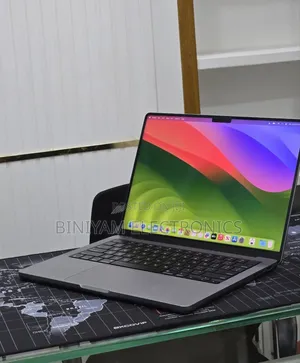 New Laptop Apple MacBook Pro 2023 M3 Pro 8GB Apple M3 Pro SSD 512GB