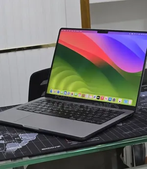 New Laptop Apple MacBook Pro 2023 M3 Pro 8GB Apple M3 Pro SSD 512GB