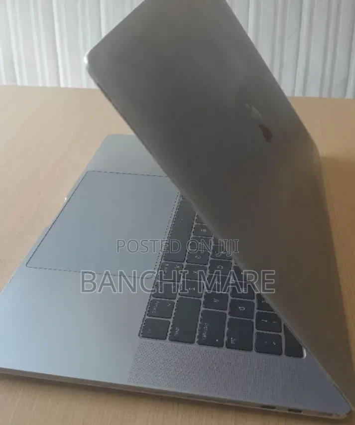 New Laptop Apple MacBook Pro 2016 16GB Intel Core i7 SSD 512GB