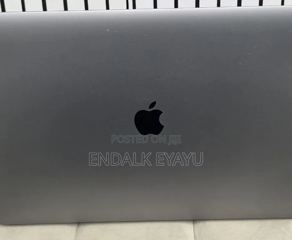 New Laptop Apple MacBook Pro 2019 16GB Intel Core i9 SSD 512GB