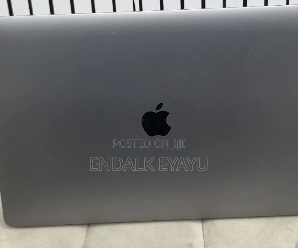New Laptop Apple MacBook Pro 2019 16GB Intel Core i9 SSD 512GB