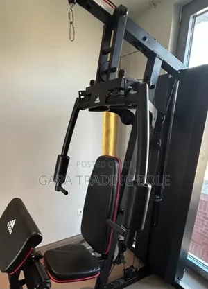 የጀርባ ጡንቻ ልምምድ (Lat Pulldown): የጀርባና የትከሻ ጡንቻዎችን ለማጠናከር።