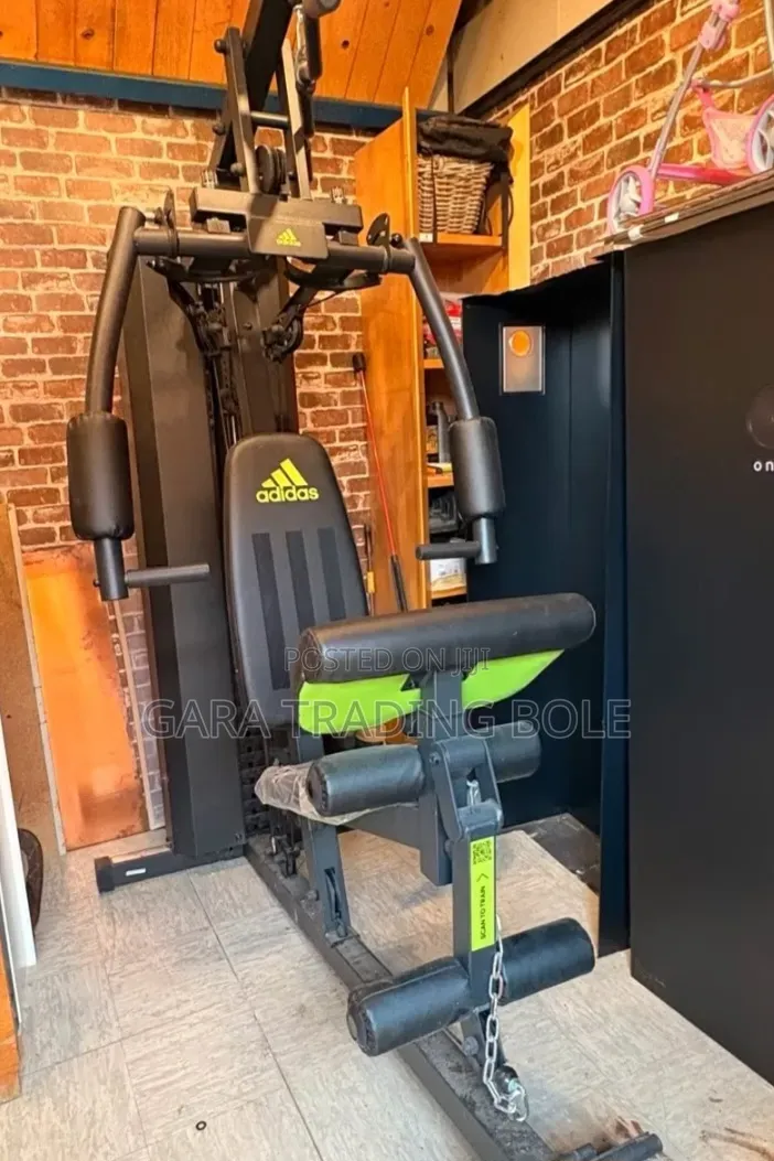 የጀርባ ጡንቻ ልምምድ (Lat Pulldown): የጀርባና የትከሻ ጡንቻዎችን ለማጠናከር።