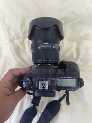 Camera Canon 5D Mark IV