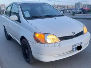 Toyota Platz 1.3 AWD 2001 White