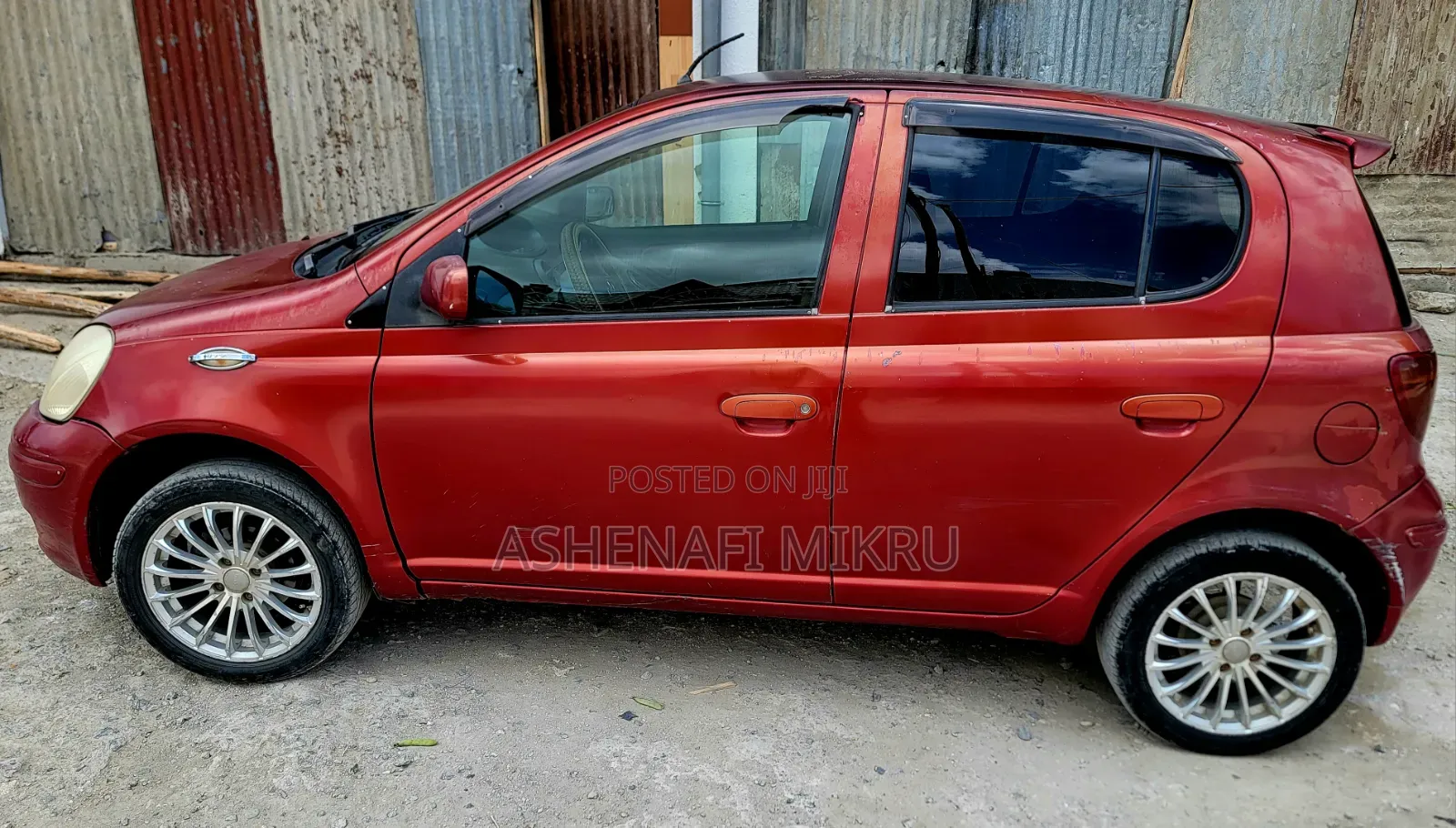 Toyota Vitz 1.3 AWD 5dr 2002 Red