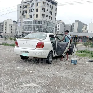 Toyota Platz 2001 Ivory