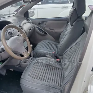 Toyota Platz 2001 Ivory