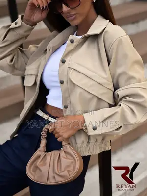 Women’s Beije Casual Jacket Chic Cropped Style