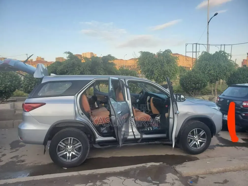 Toyota Fortuner 2.7 AWD 2017 Silver