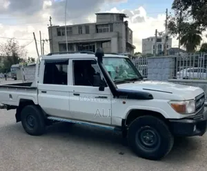 Toyota Land Cruiser 2014 White