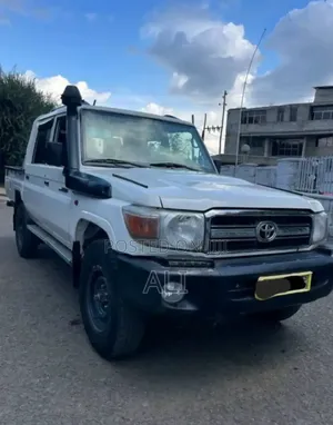 Toyota Land Cruiser 2014 White