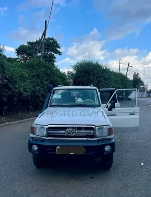 Toyota Land Cruiser 2014 White