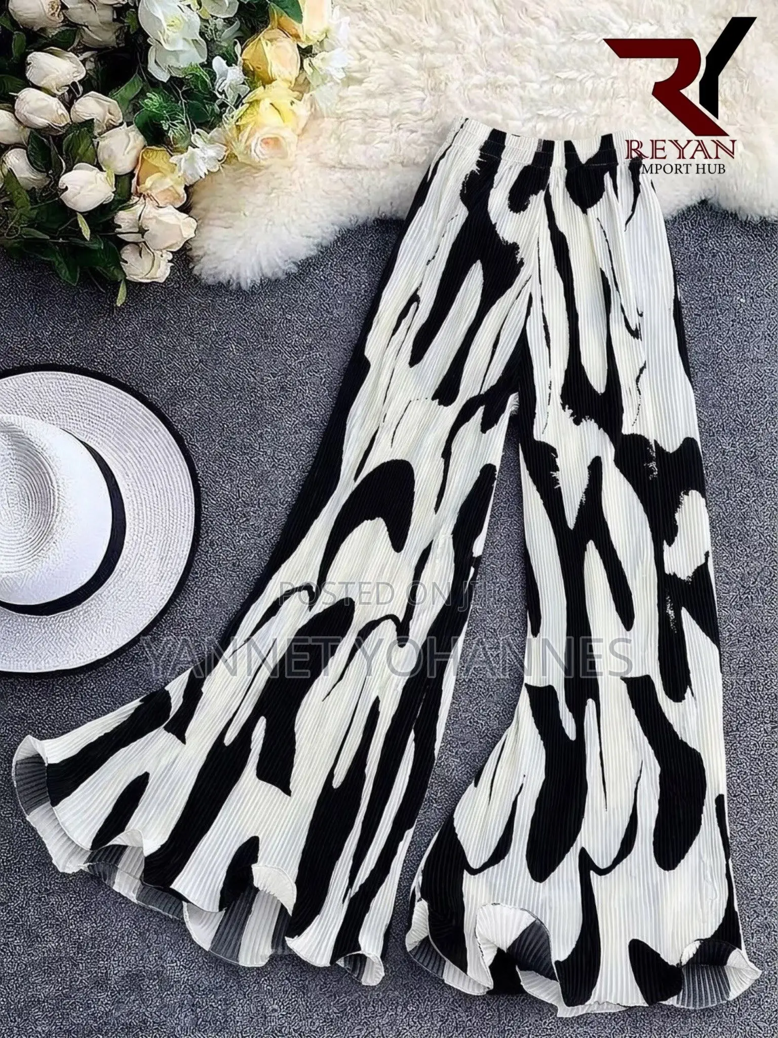 Women's Black & Cream Abstract Print Loose Trousers