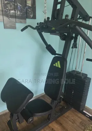 በአንድ መሣሪያ የተለያዩ የጡንቻ ልምምዶችን ይሥሩ።