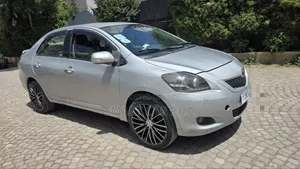 Toyota Yaris 2011 Silver