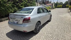 Toyota Yaris 2011 Silver