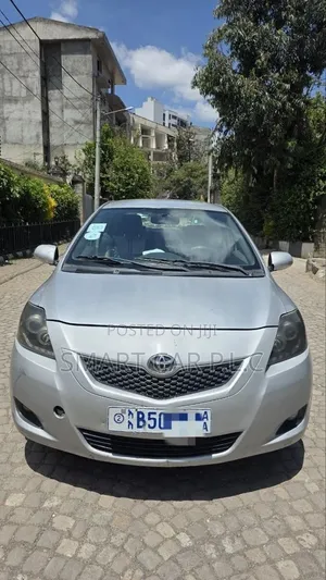 Toyota Yaris 2011 Silver