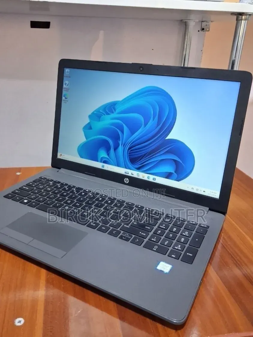 New Laptop HP 250 G7 8GB Intel Core i7 SSD 256GB