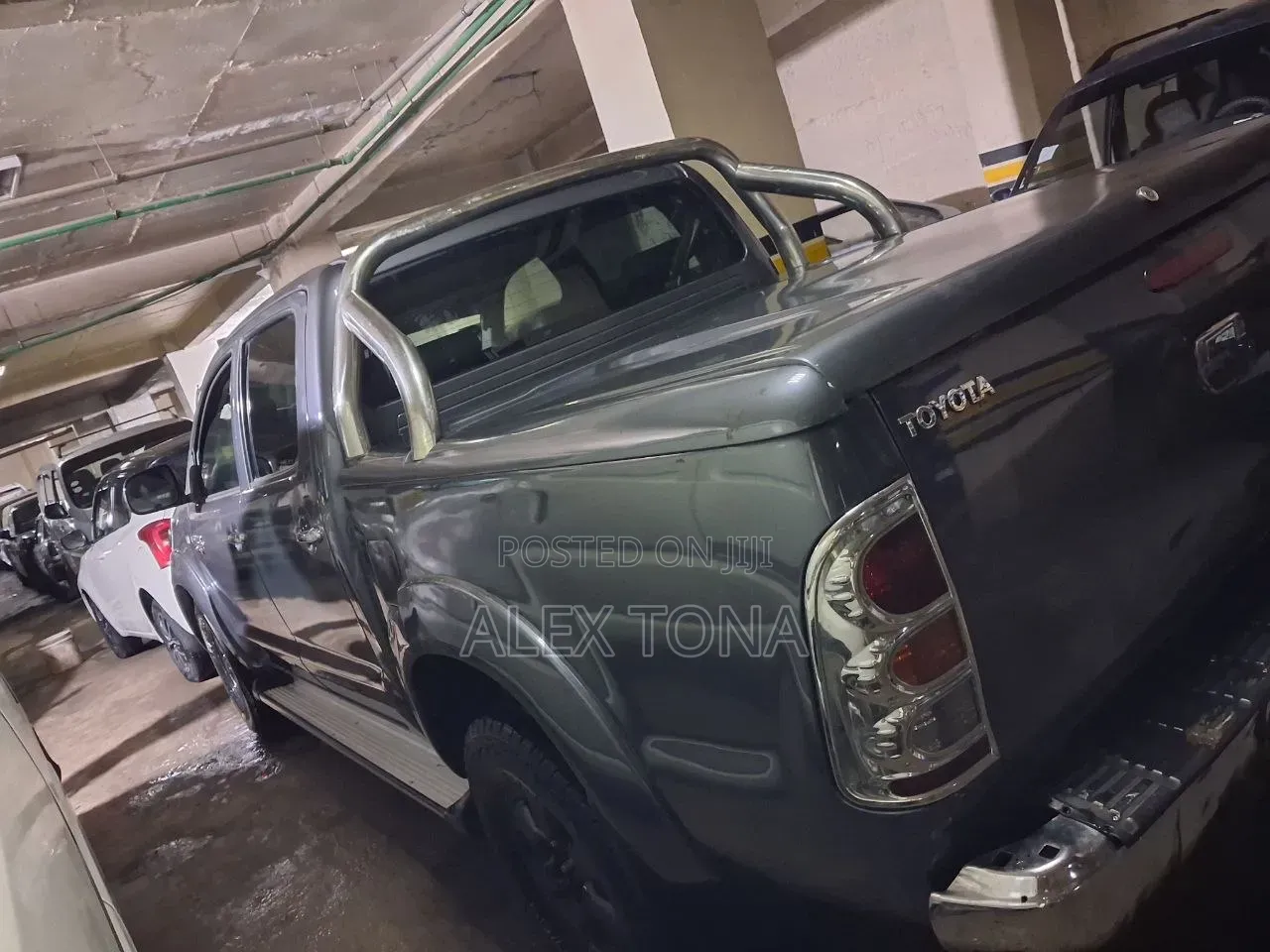 Toyota Hilux 2011 Gray