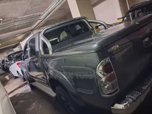 Toyota Hilux 2011 Gray